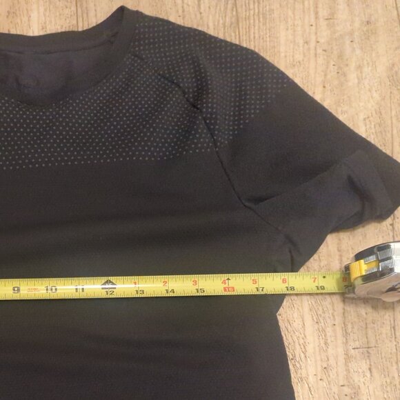 Lululemon Mens Medium Black Gray Mesh Short Sleeve T-Shirt Top Yoga Gym - Picture 6 of 9
